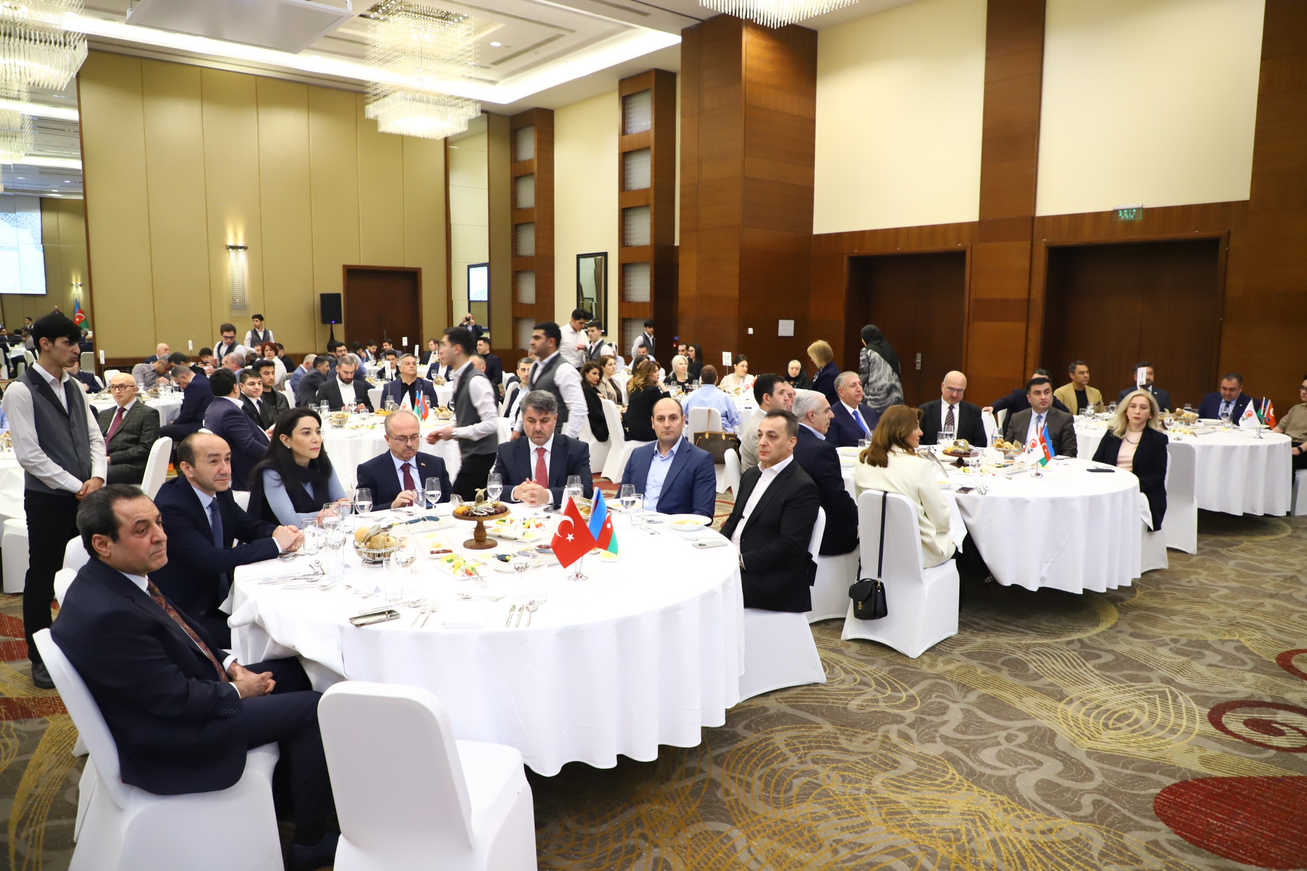 Türkiyənin Azərbaycandakı fövqəladə və səlahiyyətli səfiri, Prof.Dr. Birol Akgünün iştirakı ilə TÜİB-in “Ənənəvi İftar Proqramı” keçirilib.